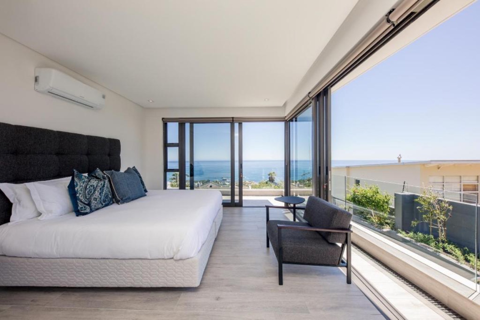 Sea-view bedroom