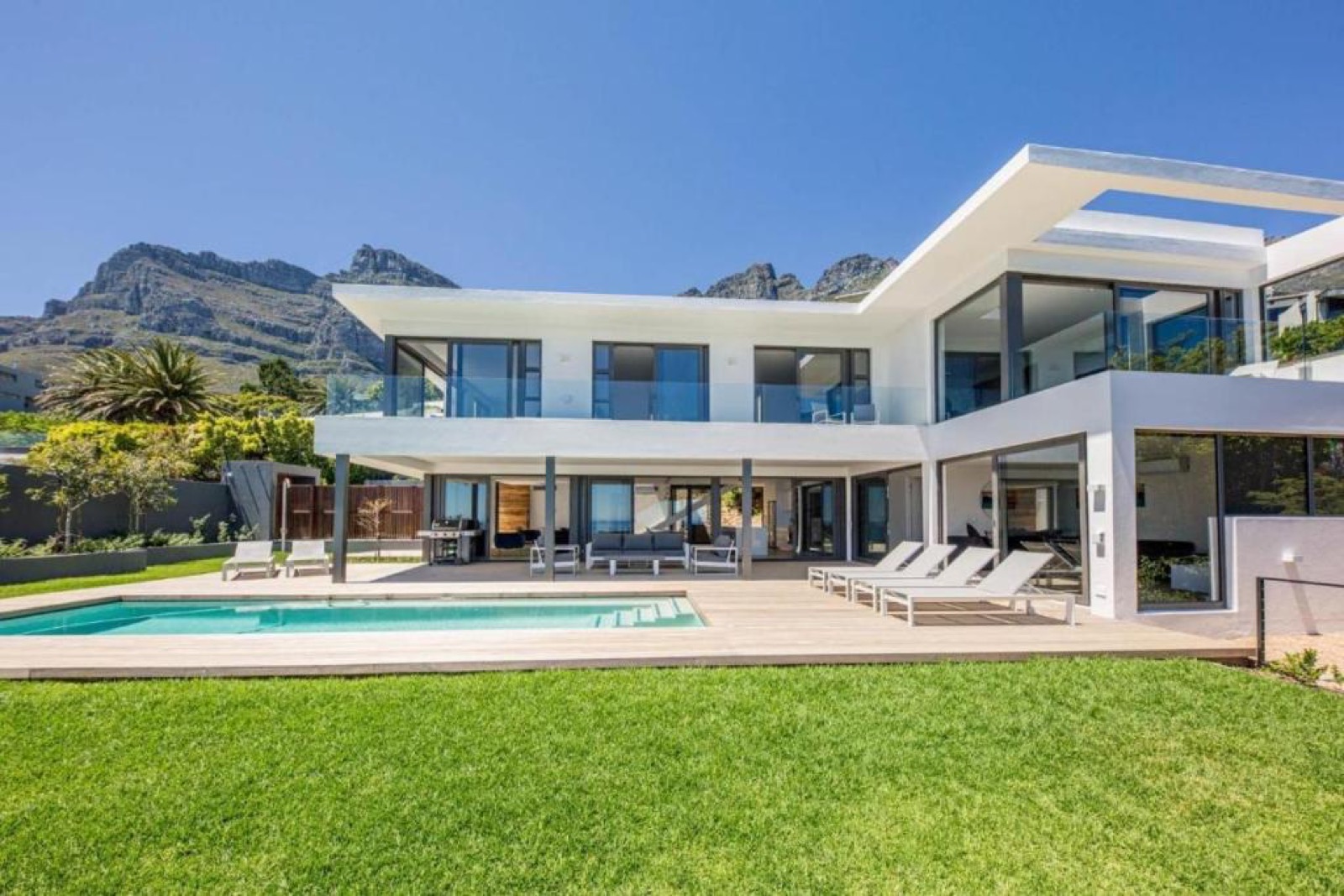 8 Fiskaal Villa, Camps Bay